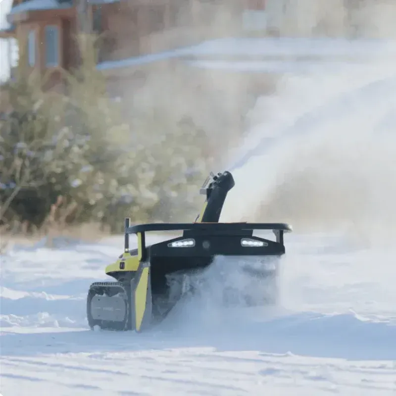 Yarbo med snöslunge- och gräsklipparmodul